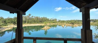 Cozy, Piney Woods Barndo Studio in Silsbee--4 minutes from town.