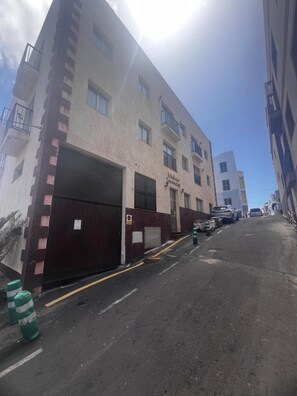 Exterior - Apartment 'Turandot 34' with Sea View, Balcony and Wi-Fi (La Restinga)