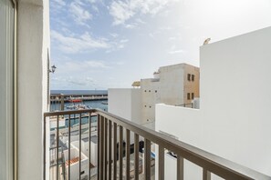Property grounds - Apartment 'Turandot 34' with Sea View, Balcony and Wi-Fi (La Restinga)