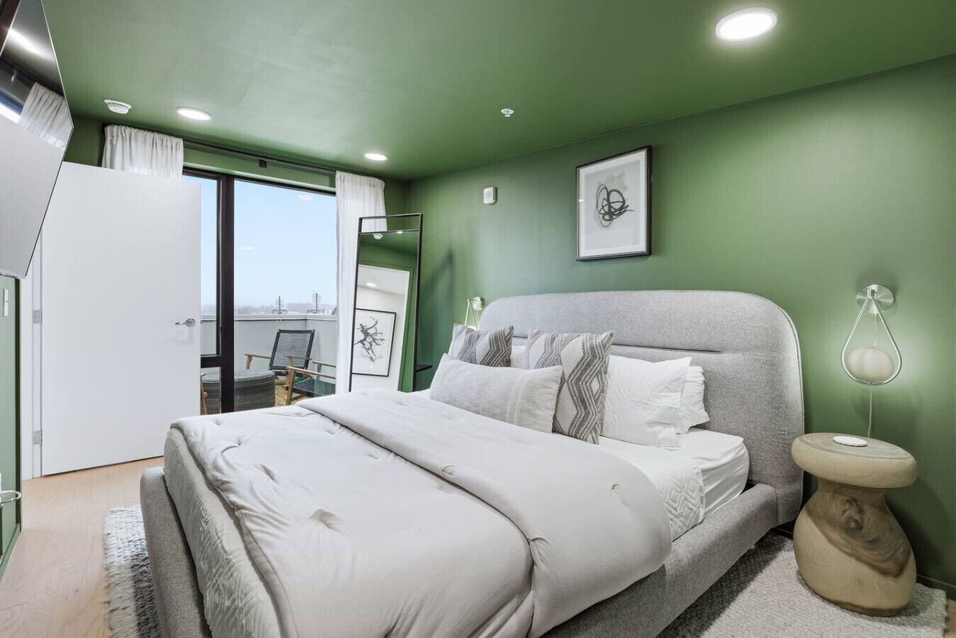 Desk, iron/ironing board, travel crib, WiFi