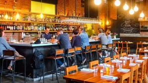 Bar (in der Unterkunft)