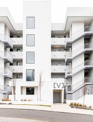Exterior - Penthouse River View Condo with Patio + Parking, Downtown (Nashville)