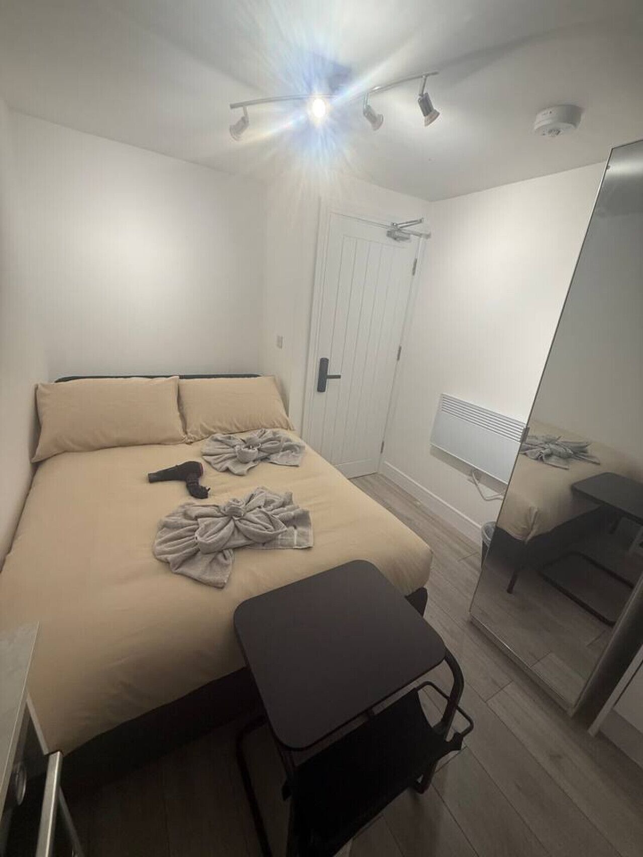 1 室のベッドルーム、WiFi、ベッドシーツ