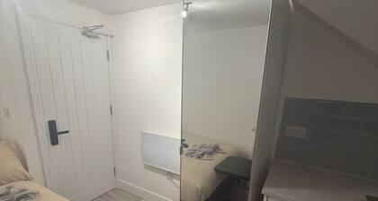 5 minute walk from Balham station