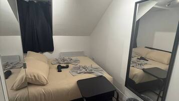 1 bedroom, WiFi, bed sheets