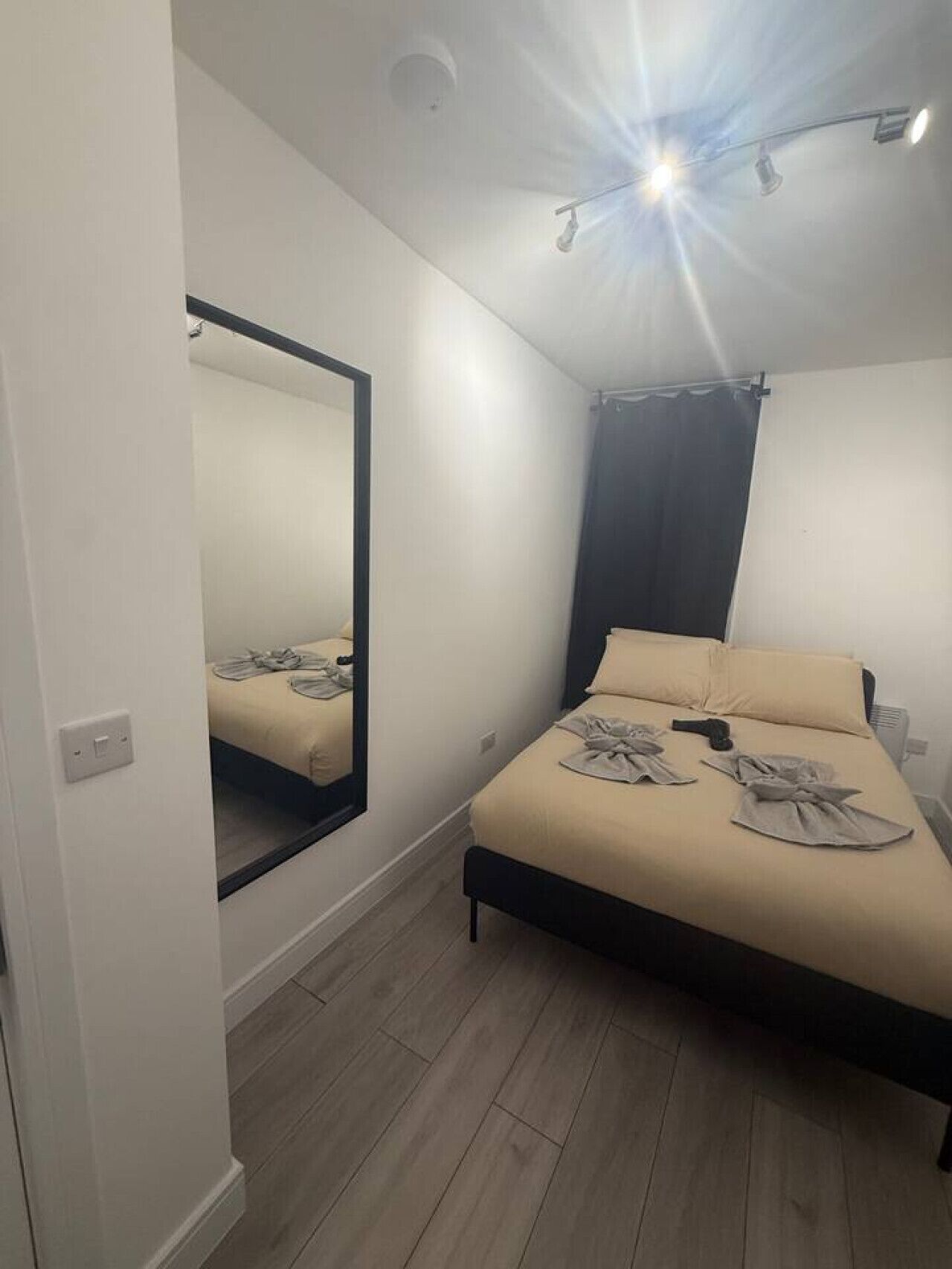WiFi, bed sheets