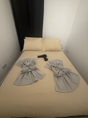 WiFi, bed sheets - Easy access to central London (Greater London)