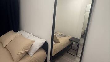 WiFi, bed sheets