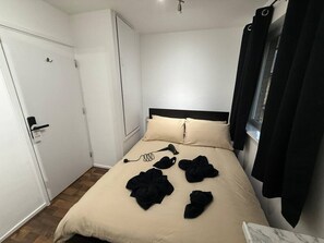 1 bedroom, iron/ironing board, WiFi, bed sheets - Double Room in London SW4 Zone 2 (Greater London)