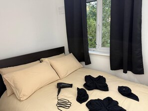1 bedroom, iron/ironing board, WiFi, bed sheets - Double Room in London SW4 Zone 2 (Greater London)