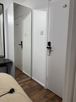 1 bedroom, iron/ironing board, WiFi, bed sheets - Double Room in London SW4 Zone 2 (Greater London)