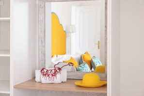 Appartamento Luxury, 2 camere da letto | Una cassaforte in camera, una scrivania, ferro/asse da stiro