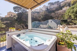 Outdoor spa tub - YourHome - Villa Allegria (Positano)