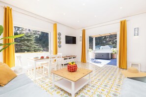 Luxury Apartment, 2 Bedrooms | Living area - YourHome - Villa Allegria (Positano)