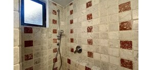 Shower, hair dryer, bidet, towels - Perfect 3-bedroom apartment with AC in quaint Firenze neighborhood (Firenze)