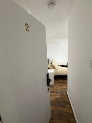 Interior - London Clapham Room - Local (Greater London)