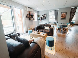 Living room - Cozy 2-bedroom Air-conditioned Apartment (Ax-les-Thermes)