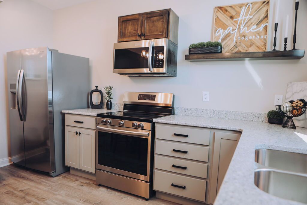 Geladeira, micro-ondas, fogão, cooktop