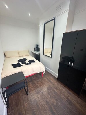 Unclassified image, 5 of 7, button - London zone 2 Private room (Greater London)