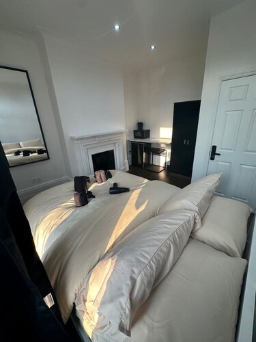 Live like a local! London Room
