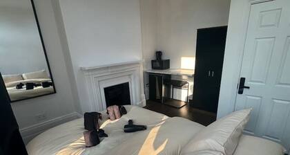 Live like a local! London Room