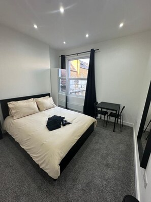 Room - London Airports easy to reach (Greater London)