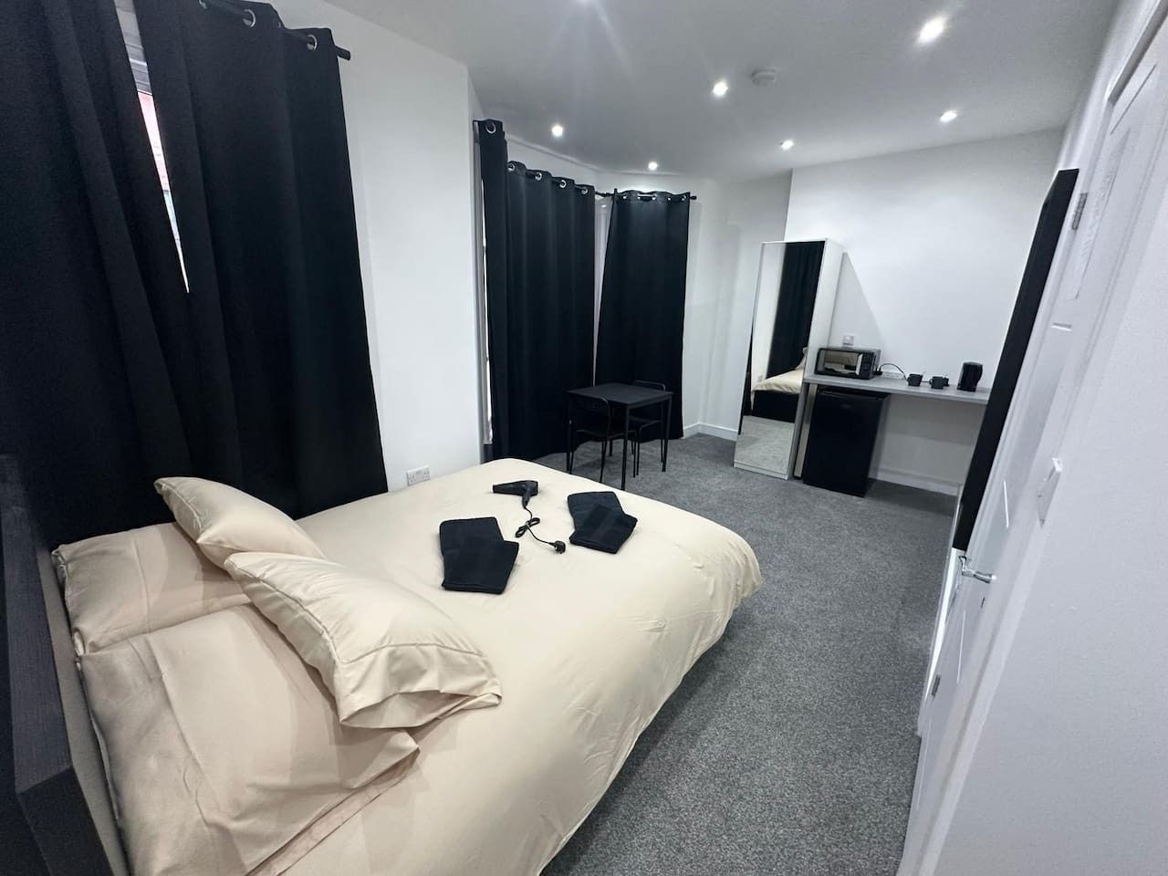 Iron/ironing board, WiFi, bed sheets