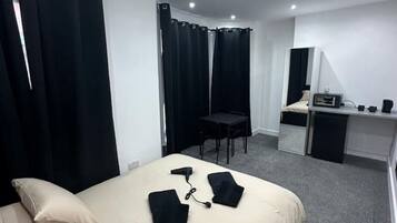 Iron/ironing board, WiFi, bed sheets
