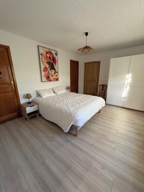 1 chambre, fer et planche à repasser, Wi-Fi, draps fournis