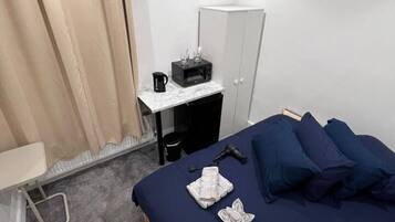 WiFi, bed sheets