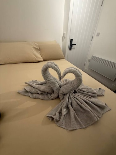Local London room in Balham high road