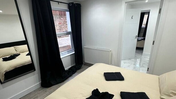 1 habitación, tabla de planchar con plancha, wifi y ropa de cama 