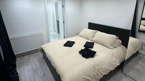 1 habitación, tabla de planchar con plancha, wifi y ropa de cama 