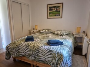 Fer et planche à repasser, Wi-Fi, draps fournis