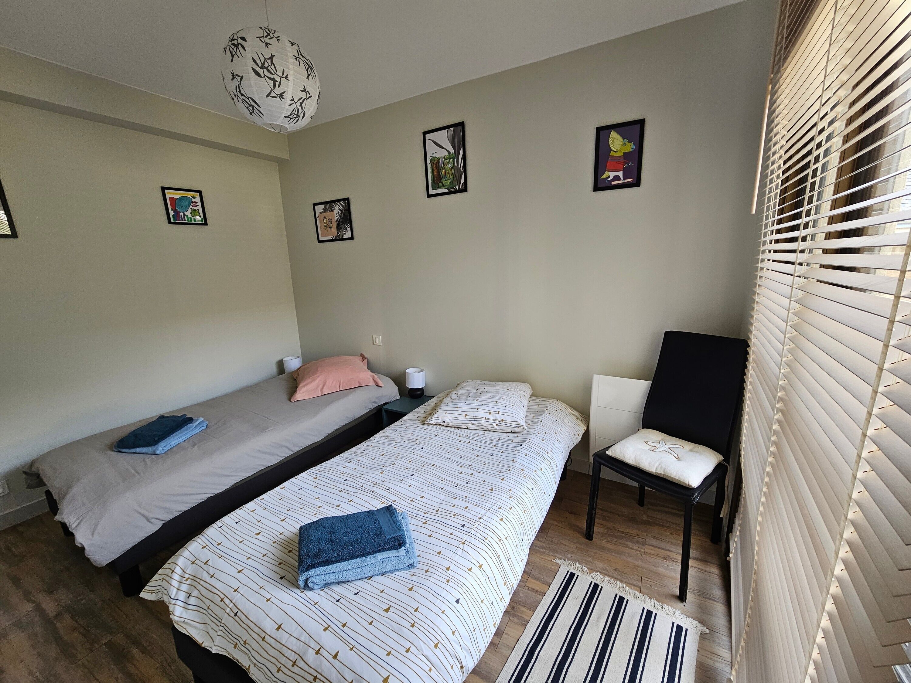 Iron/ironing board, WiFi, bed sheets