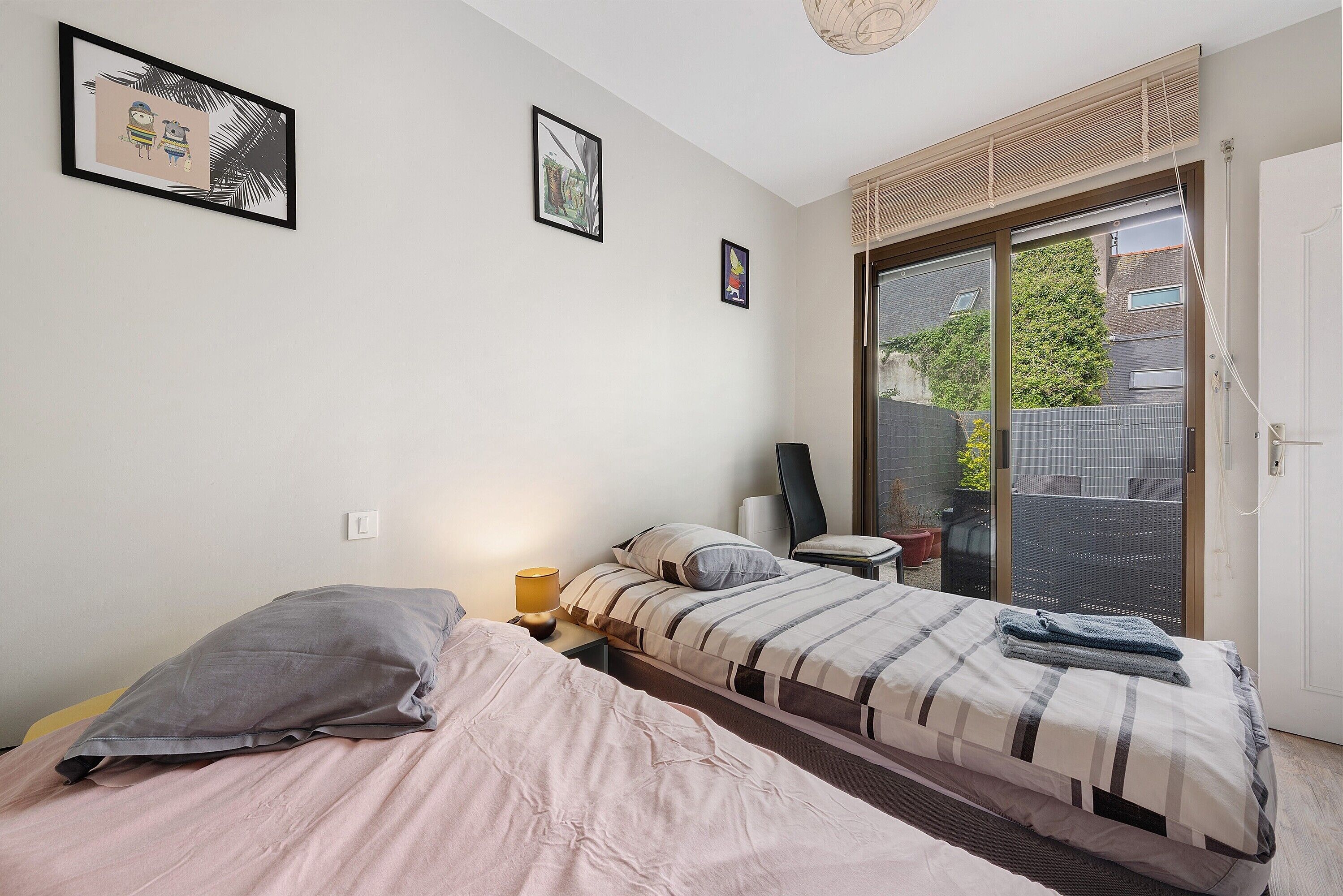 Iron/ironing board, WiFi, bed sheets