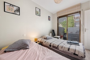 2 bedrooms, iron/ironing board, WiFi, bed sheets - Charming Apartment in the Heart of the Artists’ District (Camaret-sur-Mer)