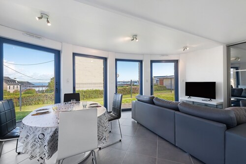 Serenity at Land’s End: Ocean Views and Beaches