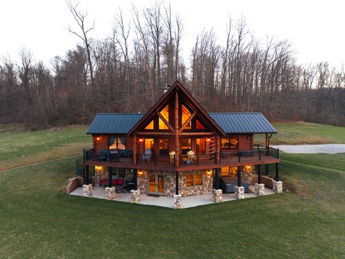 Jolly Acres | Hocking Hills, Luxury Cabin, Hot Tub