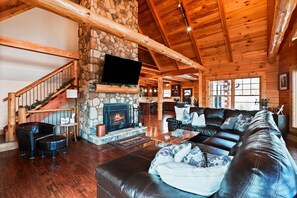TV, fireplace, ping pong - Jolly Acres | Hocking Hills, Luxury Cabin, Hot Tub (Logan)
