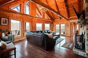 TV, fireplace, ping pong - Jolly Acres | Hocking Hills, Luxury Cabin, Hot Tub (Logan)