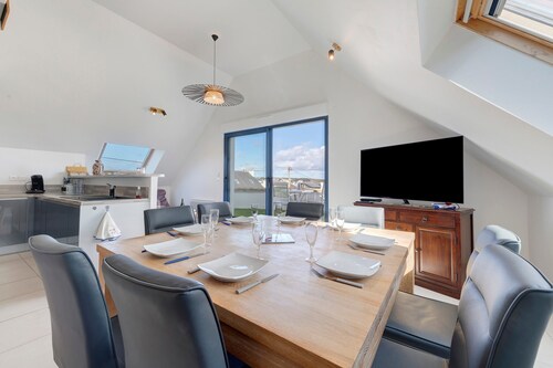 Spacious Duplex with Stunning Views of Camaret Bay