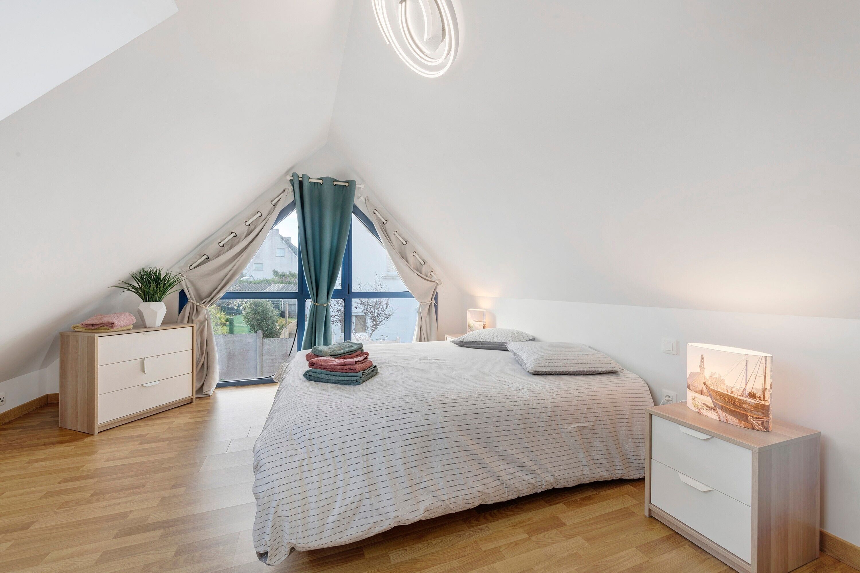 Ferros/tábuas de passar roupa, Wi-Fi, roupa de cama