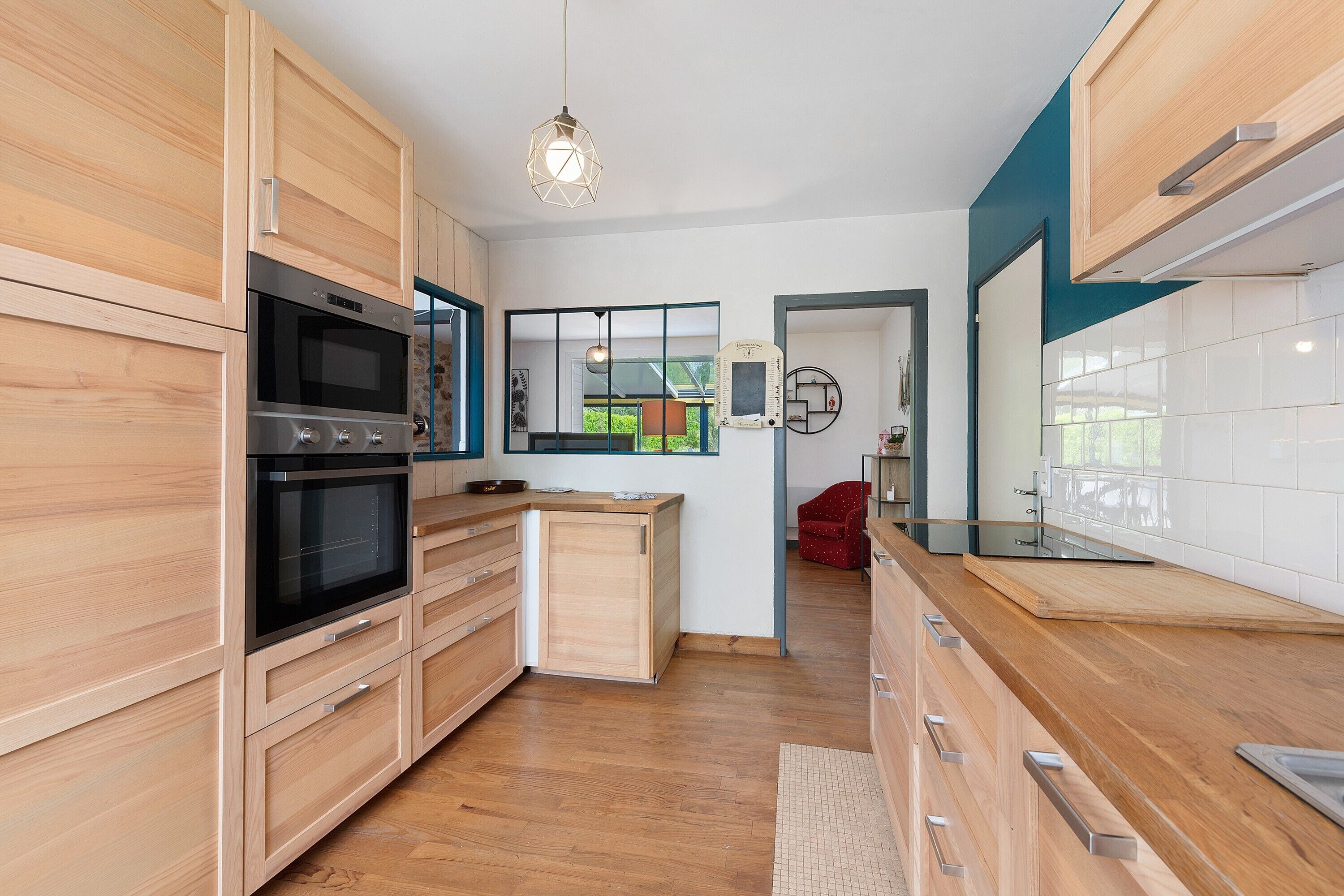 Jääkaappi, mikroaaltouuni, uuni, astianpesukone