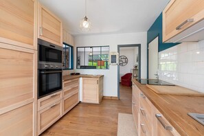 Réfrigérateur, micro-ondes, four, lave-vaisselle