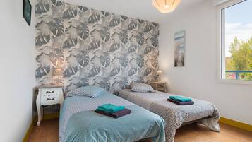 3 chambres, fer et planche Ă repasser, draps fournis