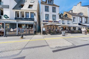 Exterior - The Sea, the Sky, and the Beach (Camaret-sur-Mer)