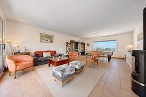TV - House Overlooking Camaret with Harbor View (Camaret-sur-Mer)