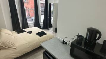 Iron/ironing board, WiFi, bed sheets