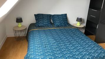 Strykjärn/strykbräda, wi-fi och sängkläder